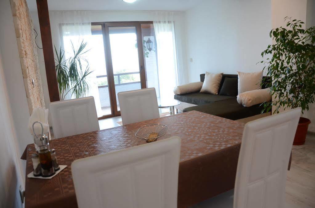 Family Hotel Rai-Only Adults Golden Sands Exterior photo